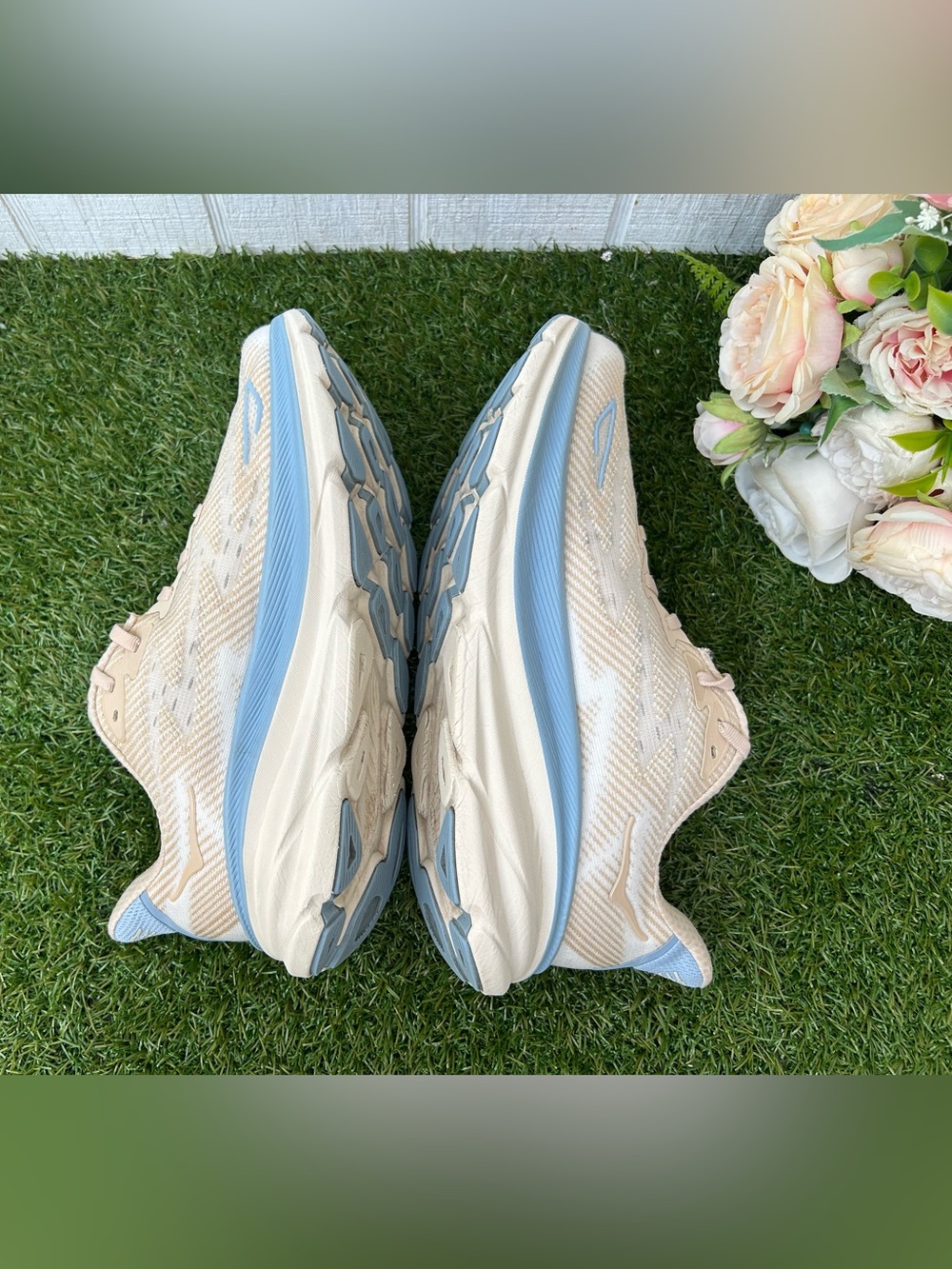 HOKA Clifton 9 women | EVERYDAY RUNNING
size 8 gently used Color: Oak / Alabaste - Picture 13 of 16